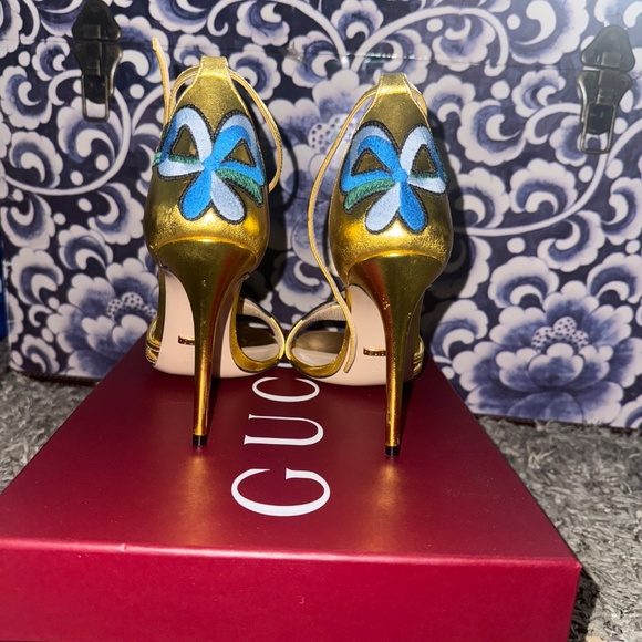 Gucci Gold Floral Embroidered Heels - Picture 3 of 3